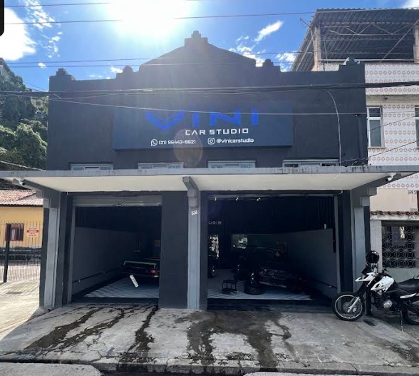 Fachada real da Vini Car Studio na Estrada Rio Jequiá, 558, Zumbi, Ilha do Governador, Rio de Janeiro